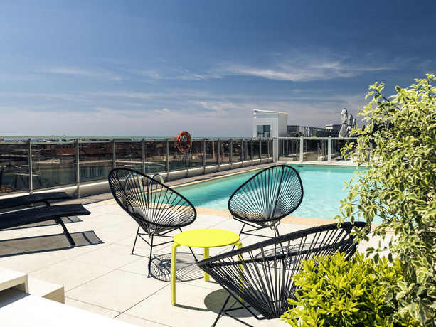 Imagen de la piscina del Hotel Nice Centre. Foto 11