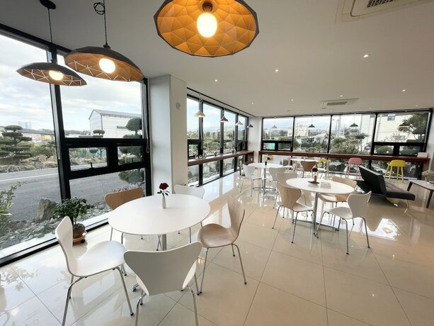 Imagen del bar/restaurante del Hotel Nice, Jeju. Foto 15