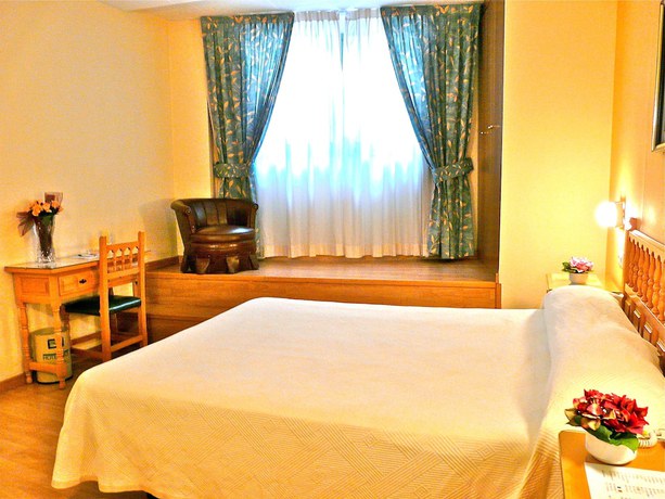 Imagen de la habitación del Hotel Nice, Seu d'Urgell. Foto 2