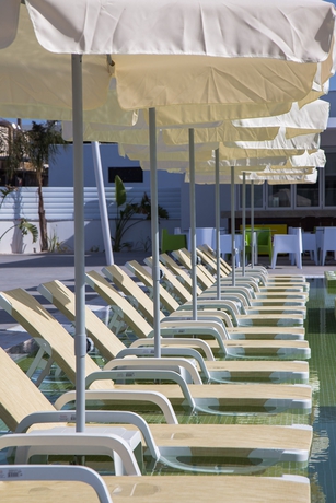 Imagen de la piscina del Hotel Nicholas Color. Foto 16