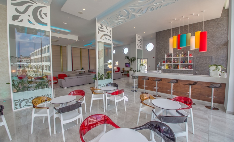 Imagen del bar/restaurante del Hotel Nicholas Color. Foto 9