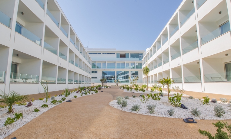 Imagen de los exteriores del Hotel Nicholas Color. Foto 15