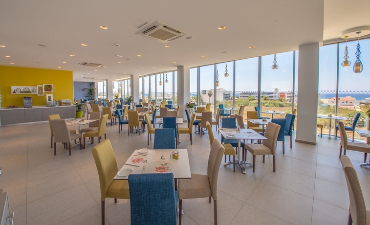 Imagen del bar/restaurante del Hotel Nicholas Color. Foto 10