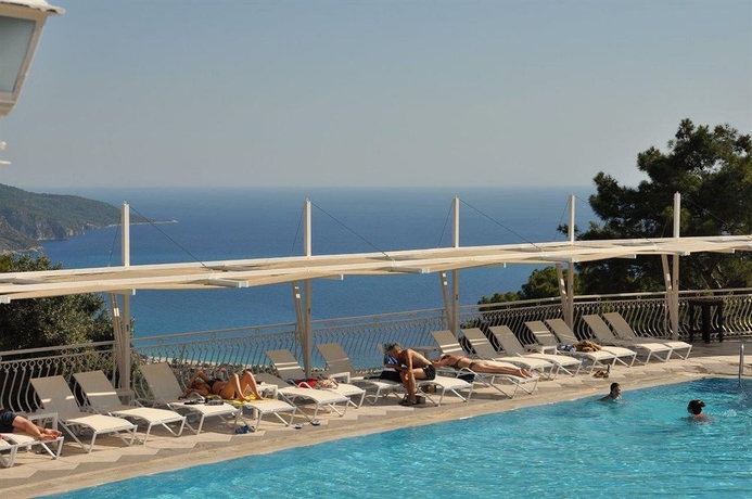 Imagen de la piscina del Hotel Nicholas Park. Foto 11