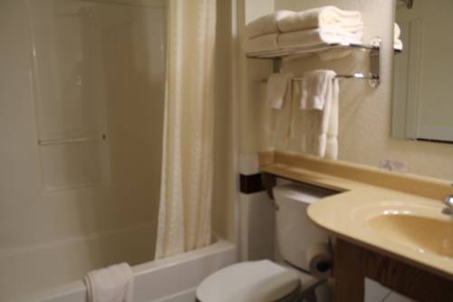 Imagen de la habitación del Hotel Nichols Inn & Suites. Foto 2