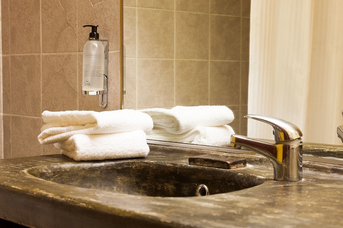 Imagen de la habitación del Hotel Nîmotel. Foto 7