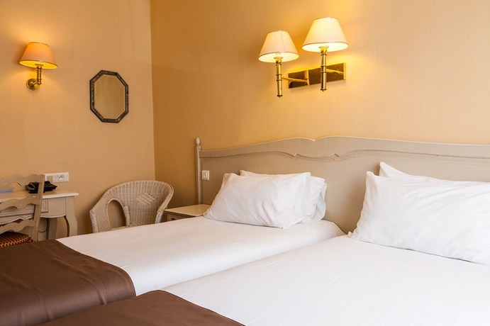 Imagen de la habitación del Hotel Nîmotel. Foto 8