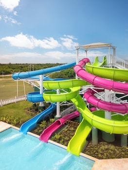 Imagen de la piscina del Hotel Nickelodeon Hotels and Resorts Punta Cana, Gourmet All Inclusive By Karisma. Foto 22