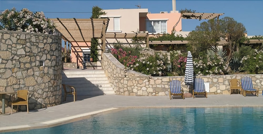 Imagen de la piscina del Hotel Nicolas Apartments. Foto 18