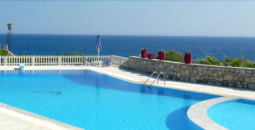 Imagen de la piscina del Hotel Nicolas Apartments. Foto 19