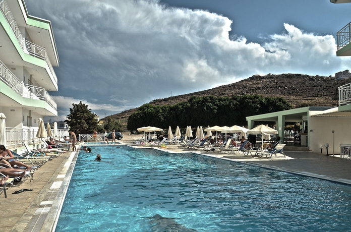 Imagen de la piscina del Hotel Nicolas Villas. Foto 3