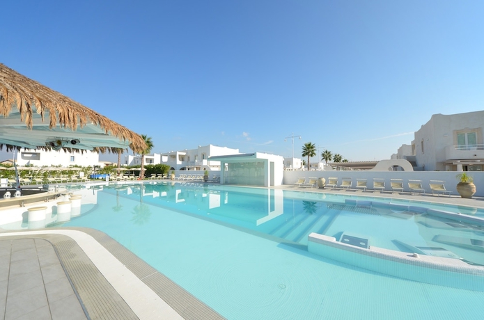 Imagen de la piscina del Hotel Nicolaus Club Borgo Rio Favara Resort. Foto 19