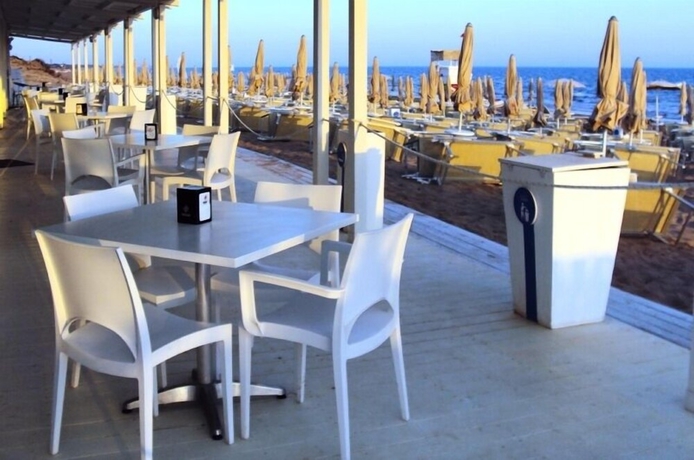 Imagen del bar/restaurante del Hotel Nicolaus Club Borgo Rio Favara Resort. Foto 8