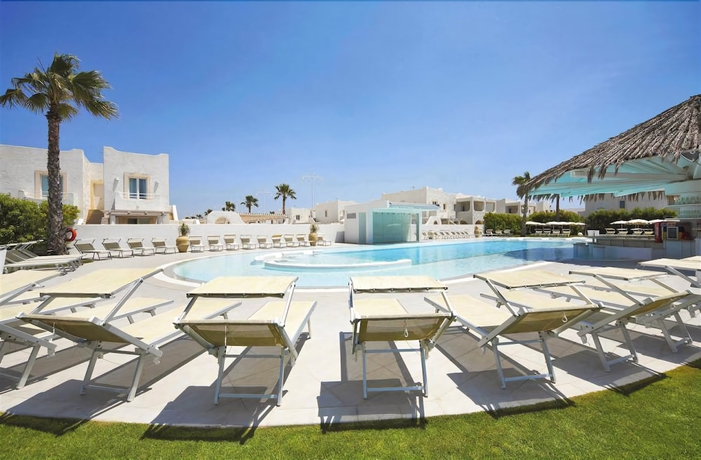 Imagen de los exteriores del Hotel Nicolaus Club Borgo Rio Favara Resort. Foto 18