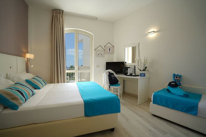 Imagen de la habitación del Hotel Nicolaus Club Gabbiano. Foto 17