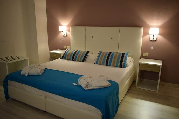 Imagen de la habitación del Hotel Nicolaus Club Gabbiano. Foto 18