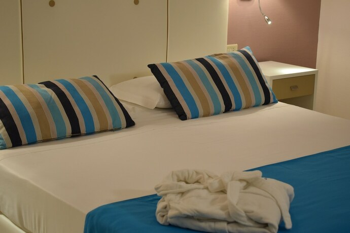 Imagen de la habitación del Hotel Nicolaus Club Gabbiano. Foto 19