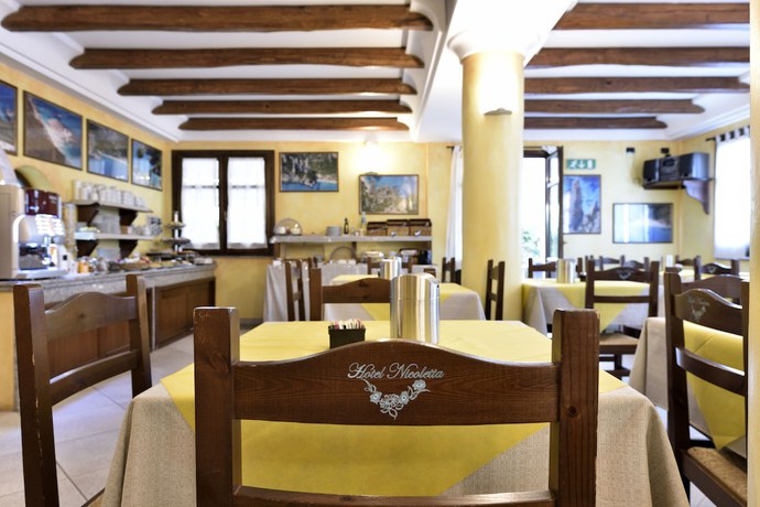 Imagen del bar/restaurante del Hotel Nicoletta, Baunei. Foto 2