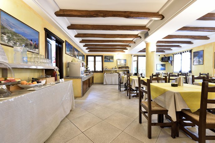 Imagen del bar/restaurante del Hotel Nicoletta, Baunei. Foto 3
