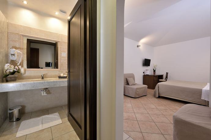 Imagen de la habitación del Hotel Nicoletta, Baunei. Foto 9