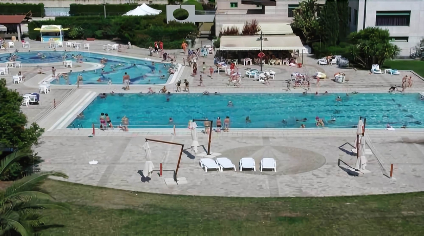 Imagen de la piscina del Hotel Nicotel Wellness Corato. Foto 18
