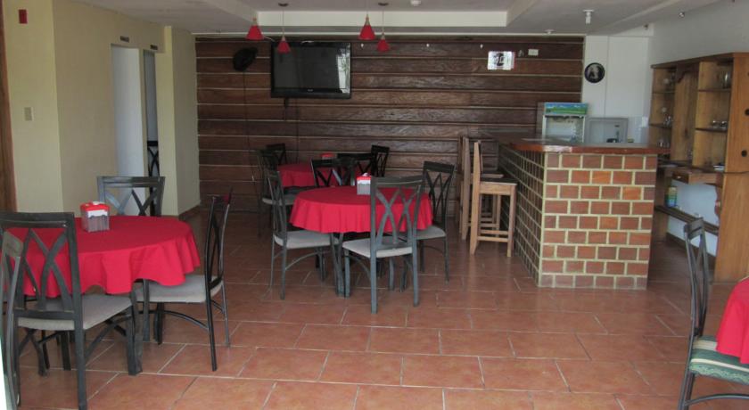 Imagen del bar/restaurante del Hotel Nics Place. Foto 2