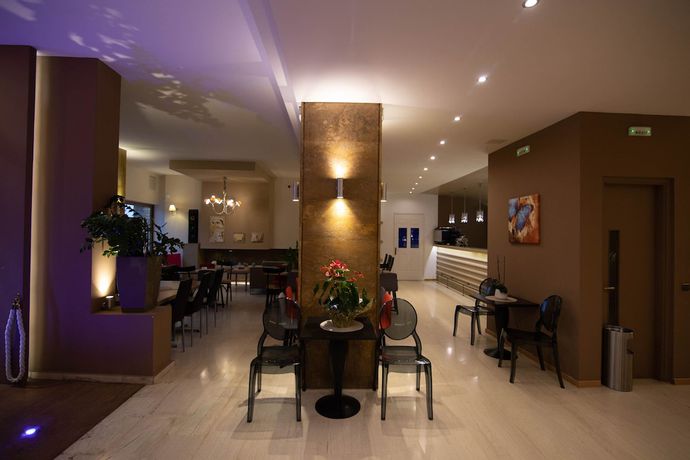 Imagen de los interiores del Hotel Nidimos. Foto 19