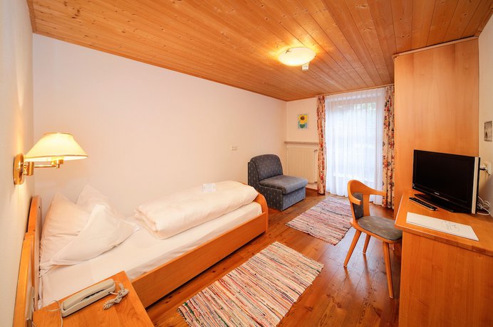 Imagen de la habitación del Hotel Niedermair. Foto 8