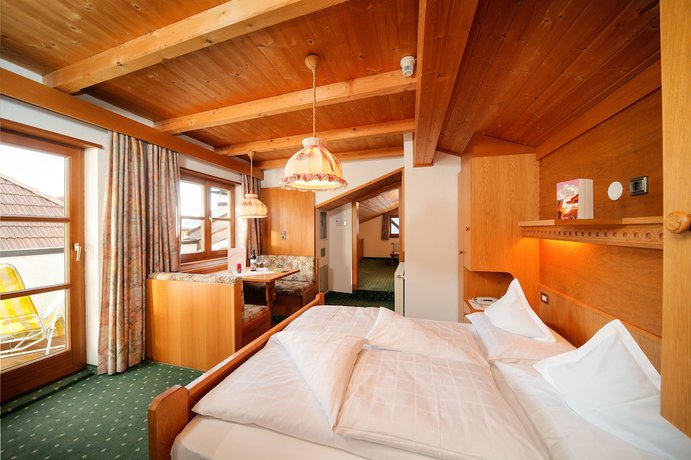 Imagen de la habitación del Hotel Niedermair. Foto 12