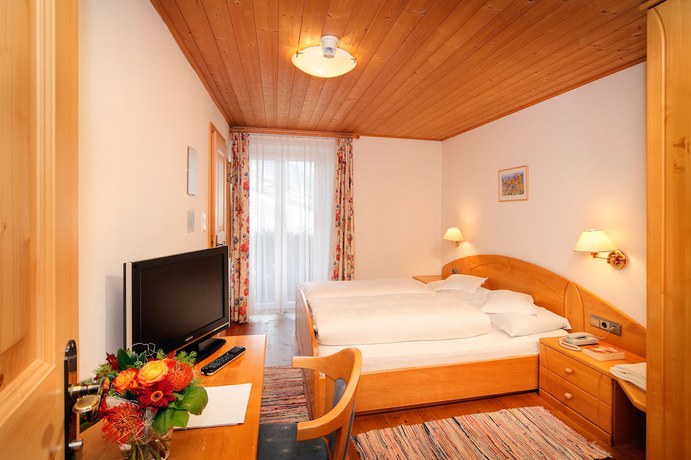 Imagen de la habitación del Hotel Niedermair. Foto 15