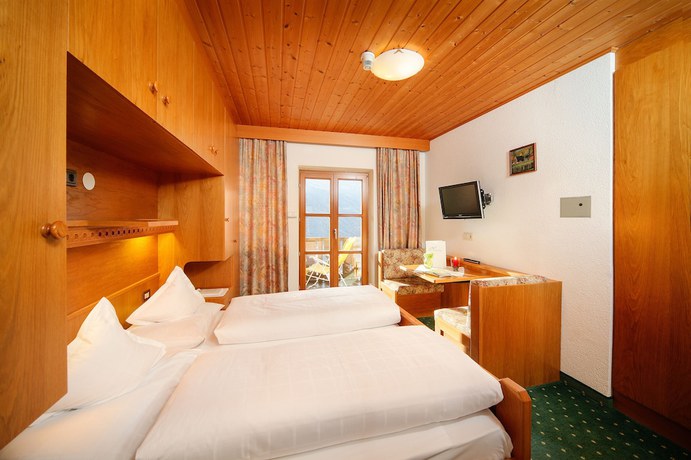Imagen de la habitación del Hotel Niedermair. Foto 19