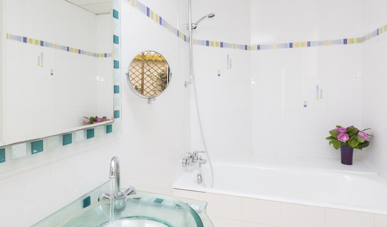 Imagen de la habitación del Hotel Niel. Foto 6