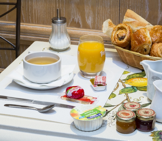 Imagen del bar/restaurante del Hotel Niel. Foto 3