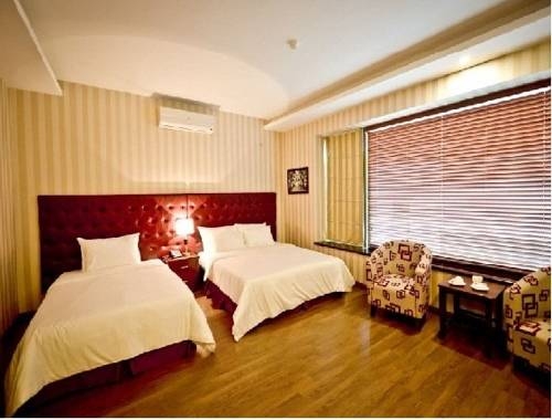 Imagen general del Hotel Night. Foto 1