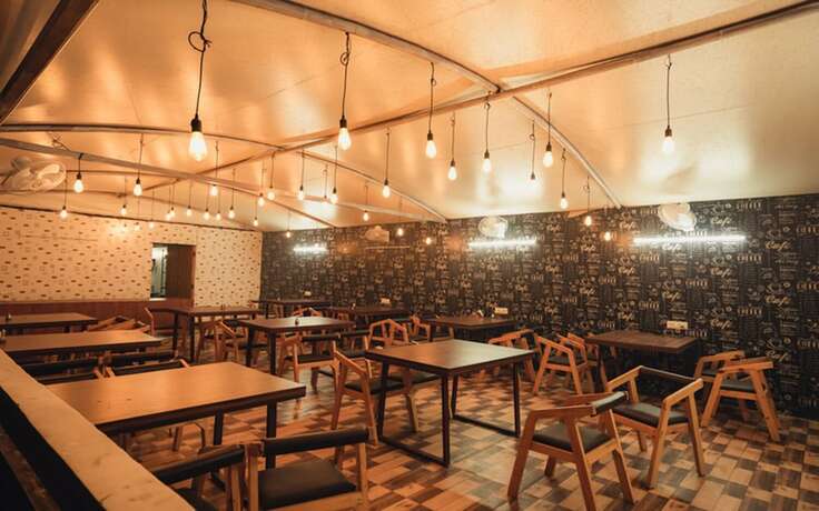 Imagen del bar/restaurante del Hotel Night In Paradise. Foto 16
