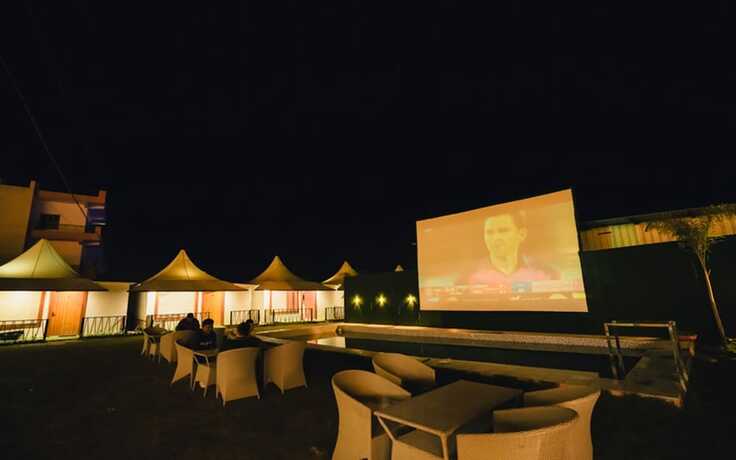 Imagen general del Hotel Night In Paradise. Foto 1