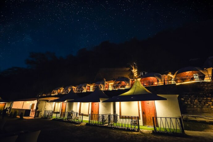 Imagen general del Hotel Night In Paradise. Foto 4