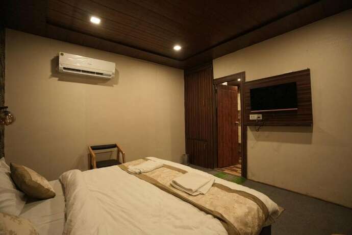 Imagen general del Hotel Night In Paradise. Foto 5