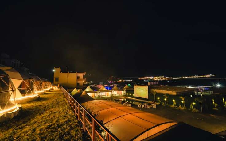 Imagen general del Hotel Night In Paradise. Foto 13