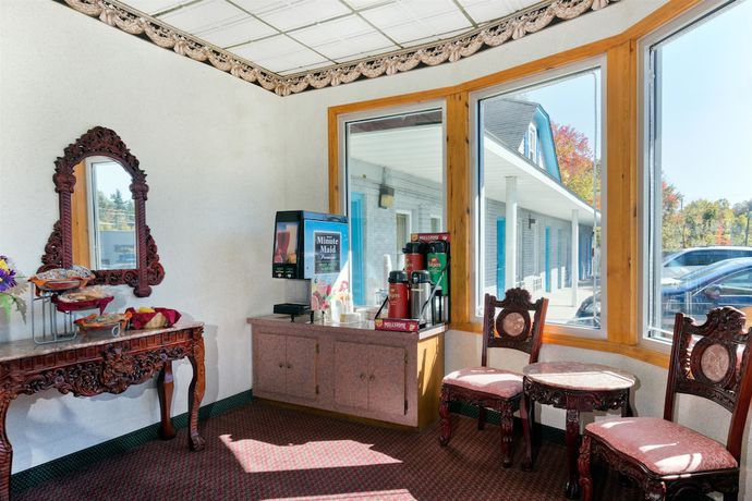 Imagen del bar/restaurante del Hotel Night Lodge. Foto 6