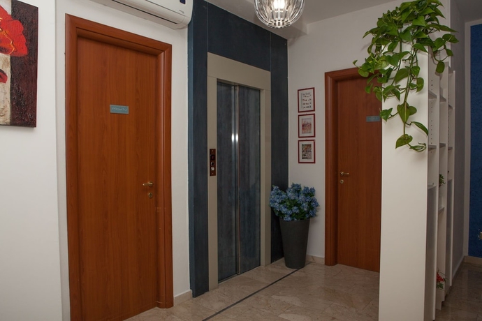 Imagen de los interiores del Hotel Night and Day BandB. Foto 16