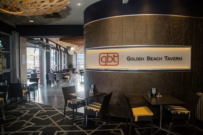 Imagen del bar/restaurante del Hotel Nightcap At Golden Beach Tavern. Foto 15