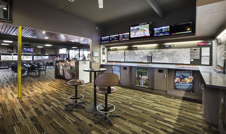 Imagen del bar/restaurante del Hotel Nightcap At Morwell. Foto 4