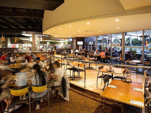 Imagen del bar/restaurante del Hotel Nightcap At Sandown Park. Foto 7