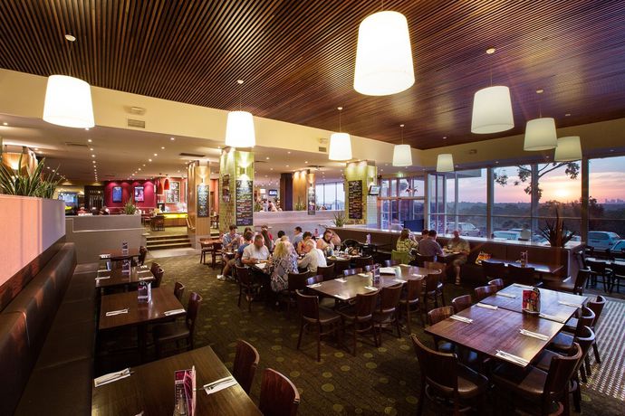Imagen del bar/restaurante del Hotel Nightcap At Shoppingtown. Foto 2