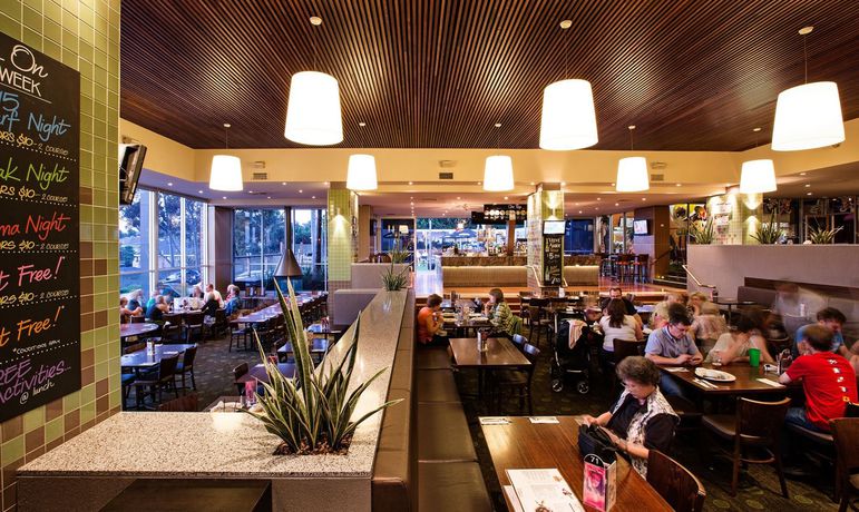 Imagen del bar/restaurante del Hotel Nightcap At Shoppingtown. Foto 3