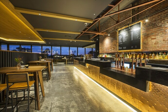 Imagen del bar/restaurante del Hotel Nightcap At The Cheeky Squire. Foto 23