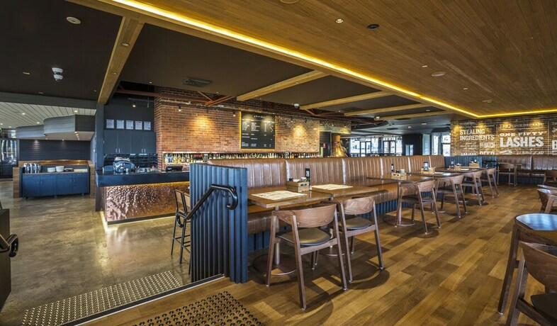 Imagen del bar/restaurante del Hotel Nightcap At The Cheeky Squire. Foto 24