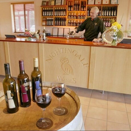 Imagen del bar/restaurante del Hotel Nightingale Luxury Villas. Foto 20