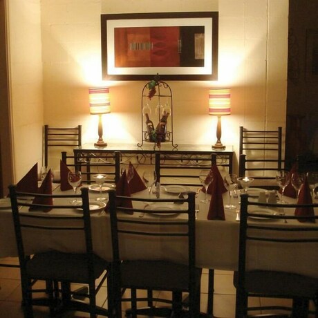 Imagen del bar/restaurante del Hotel Nightingale Luxury Villas. Foto 21